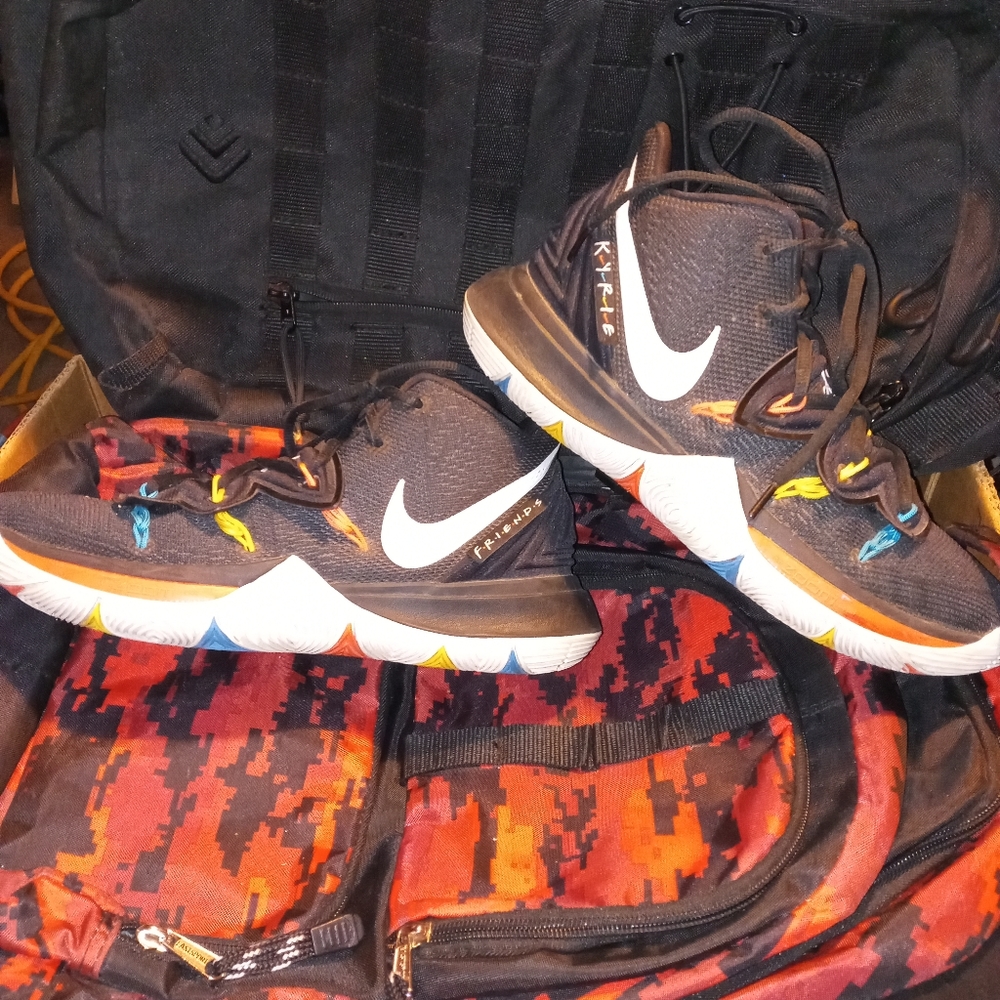 Nike limited Edition Kyrie Iving sneakers "friends Edition" size 8 multi colored